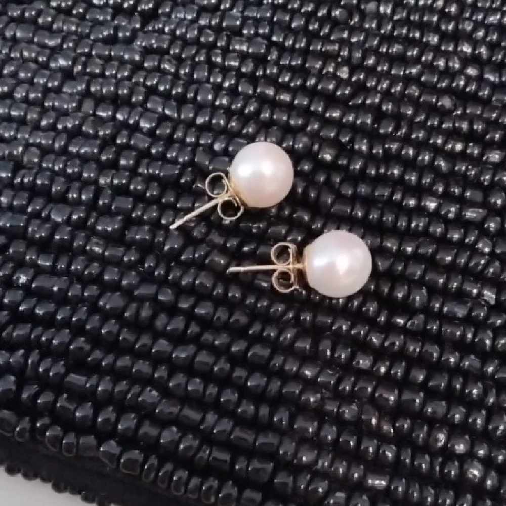 Classic Pearl Earrings - Picture 4 of 5